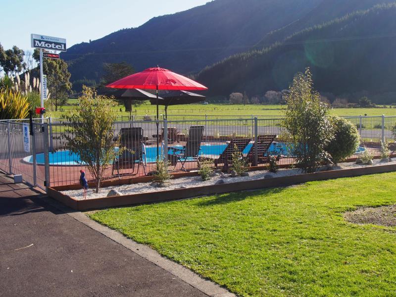 Linkwater Motel And Backpackers Екстер'єр фото