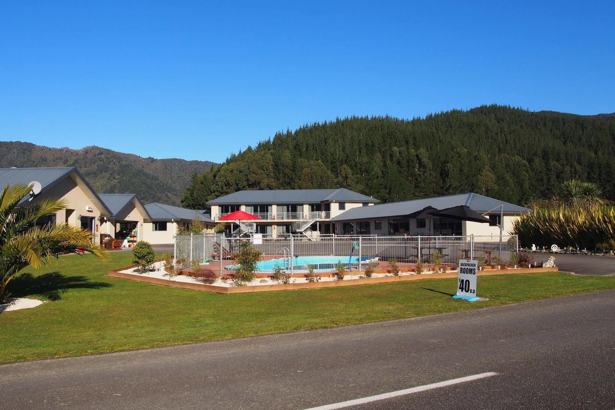 Linkwater Motel And Backpackers Екстер'єр фото